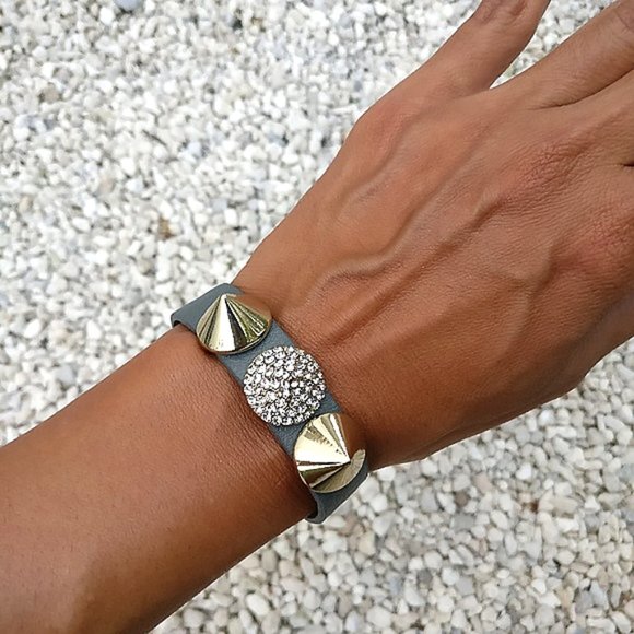 Gray bracelet with embellishments - Picture 1 of 9